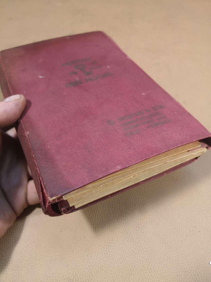 RARE!! VINTAGE MUSTAD & SON KEY BRAND FISH HOOKS SALESMANS SAMPLE BOOK 1900 OSLO NORWAY