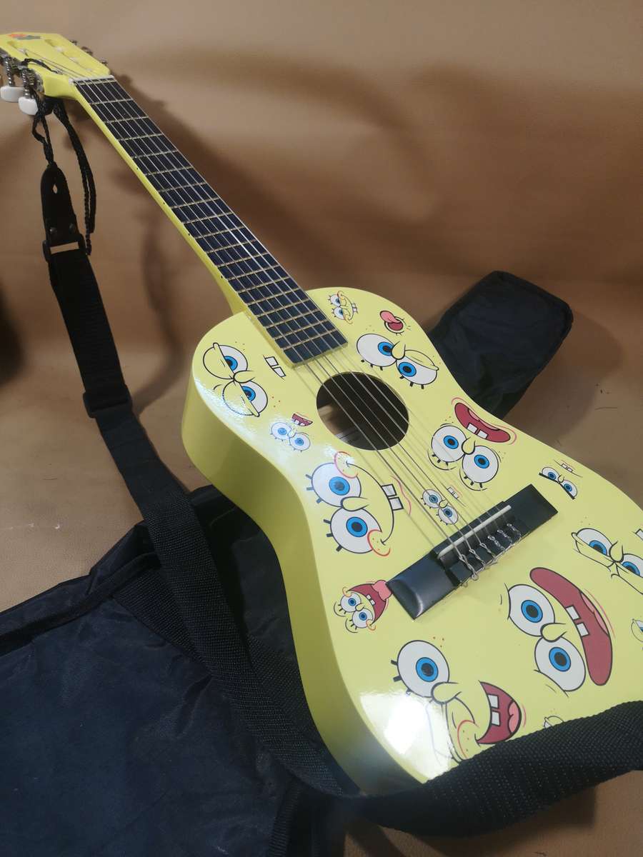 Original Nickelodeon SpongeBob SquarePants Acoustic Junior Guitar with Bag