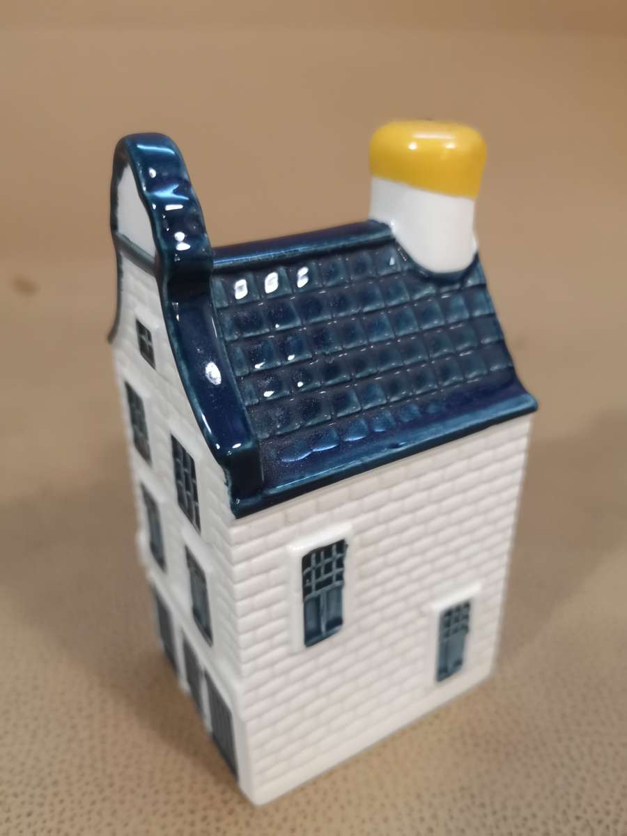 Vintage KLM Airlines Souvenir Bols Delft House #30 (Sealed Full)