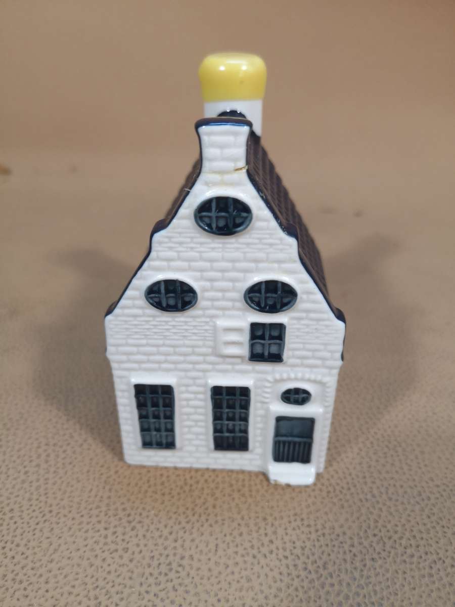 Vintage KLM Airlines Souvenir Bols Delft House #39 (Sealed Full)