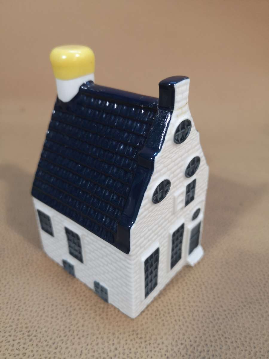 Vintage KLM Airlines Souvenir Bols Delft House #39 (Sealed Full)