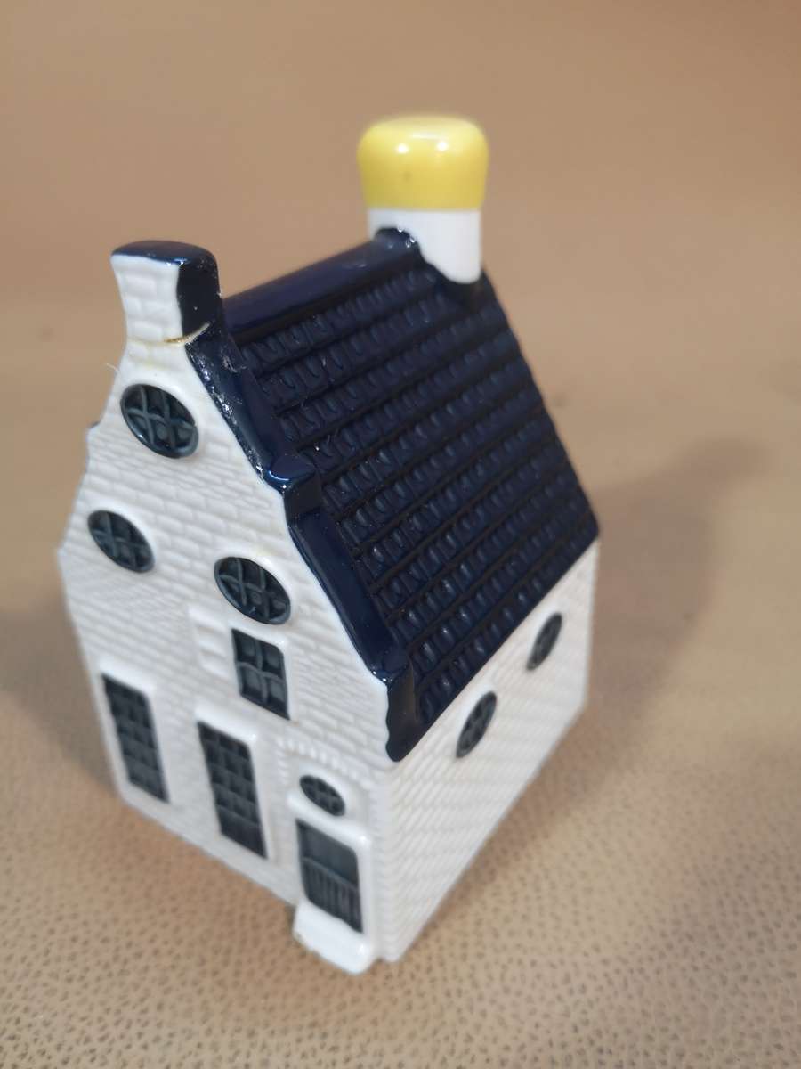 Vintage KLM Airlines Souvenir Bols Delft House #39 (Sealed Full)