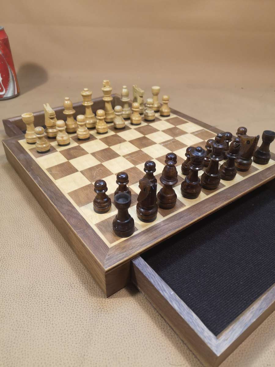 Magnificent Walnut Magnetized Chess Set With Staunton Wood Chessmen