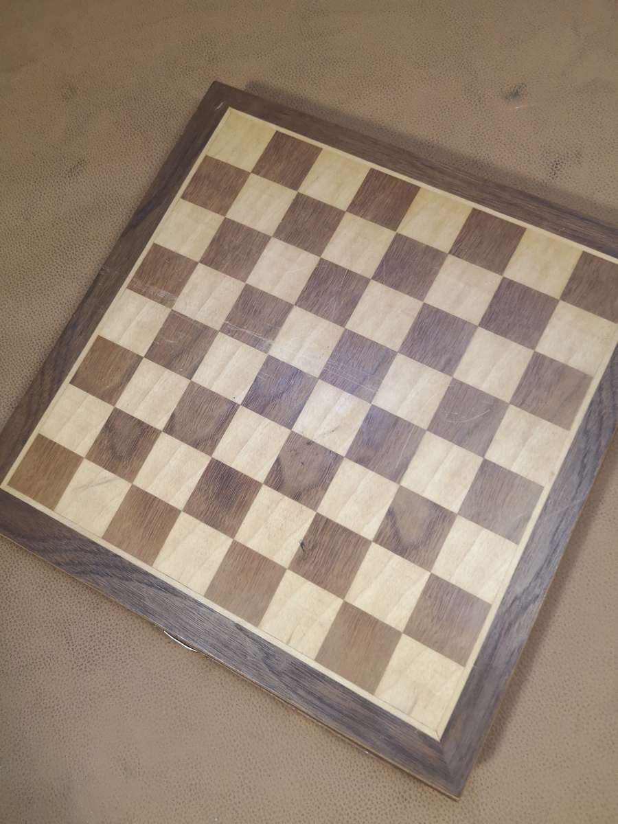 Magnificent Walnut Magnetized Chess Set With Staunton Wood Chessmen