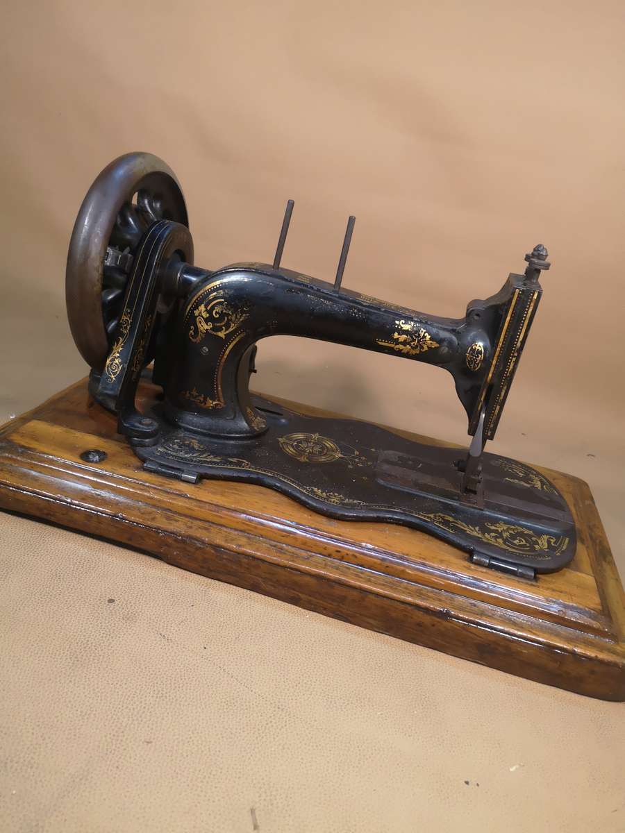 159 Year Old Antique 1865 Singer MFC.Co.N.Y 12K Sewing Machine - Made In UK