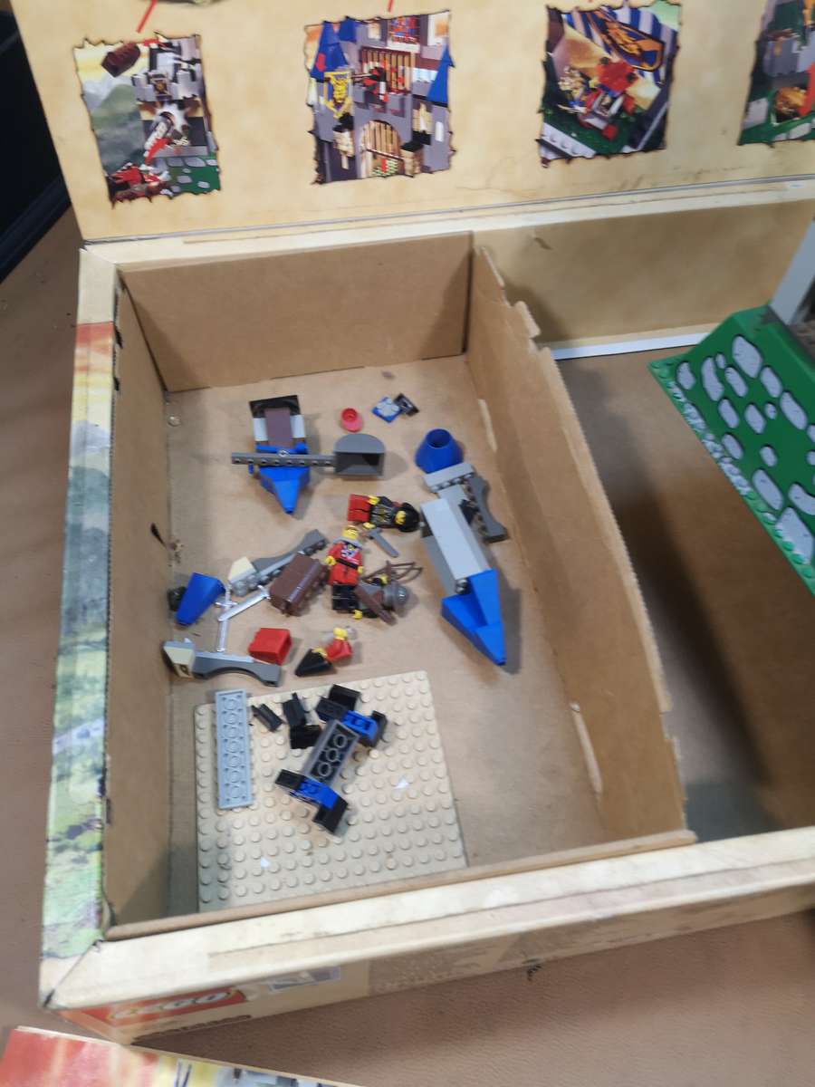 Lego 6098 King Leo's Castle :: KNIGHTS KINGDOM PLUS INTRUCTIONS AND BOX