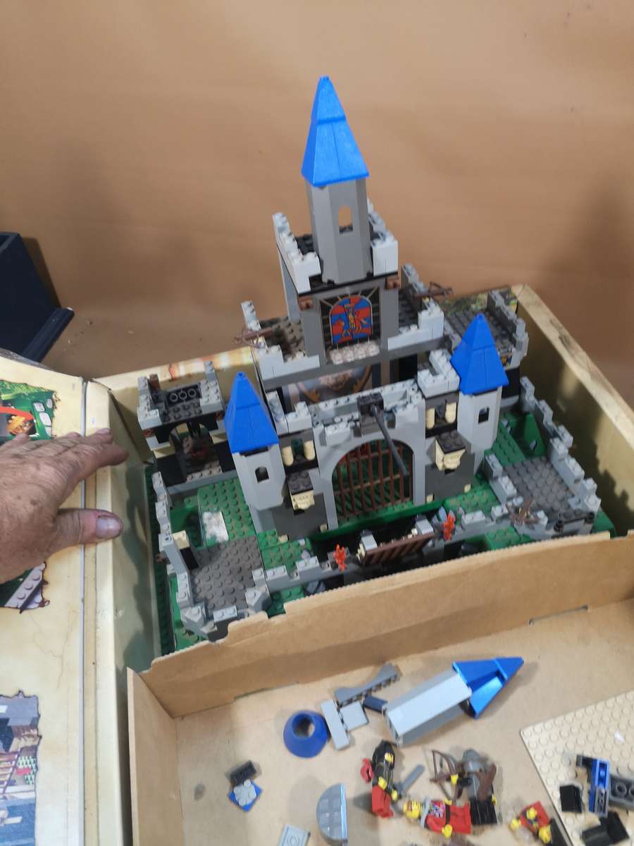Lego 6098 King Leo's Castle :: KNIGHTS KINGDOM PLUS INTRUCTIONS AND BOX