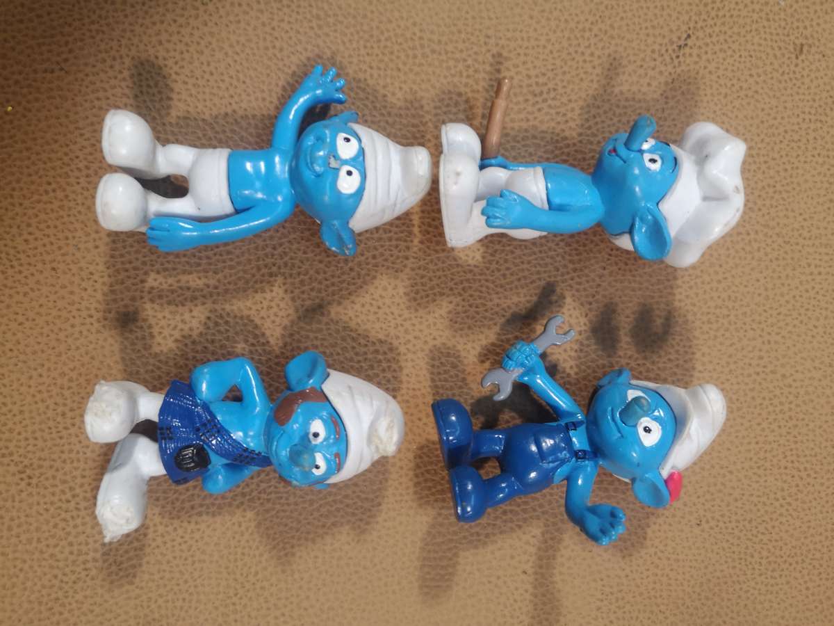 Bundle 2 of 7 Vintage Smurfs
