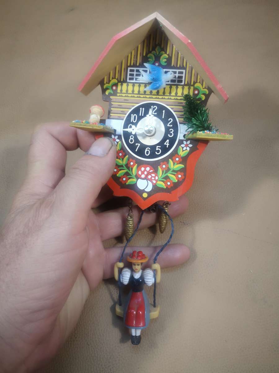 Vintage Engstler Quarts Cuckoo Clock - The Swinging Lady