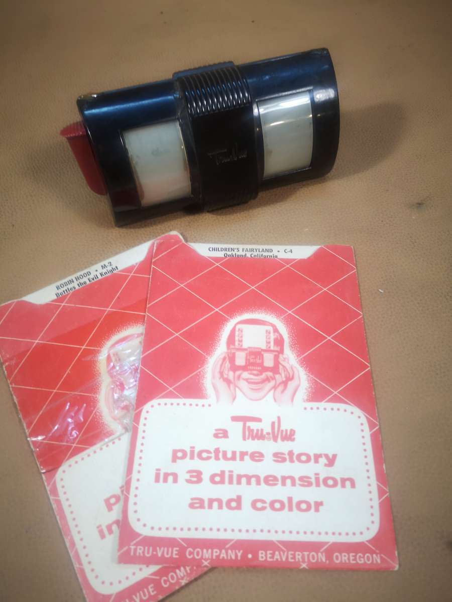 Rare 1950s TRU VUE 3 D STEREOSCOPE VIEWER and 2 CARDS Black Bakelite
