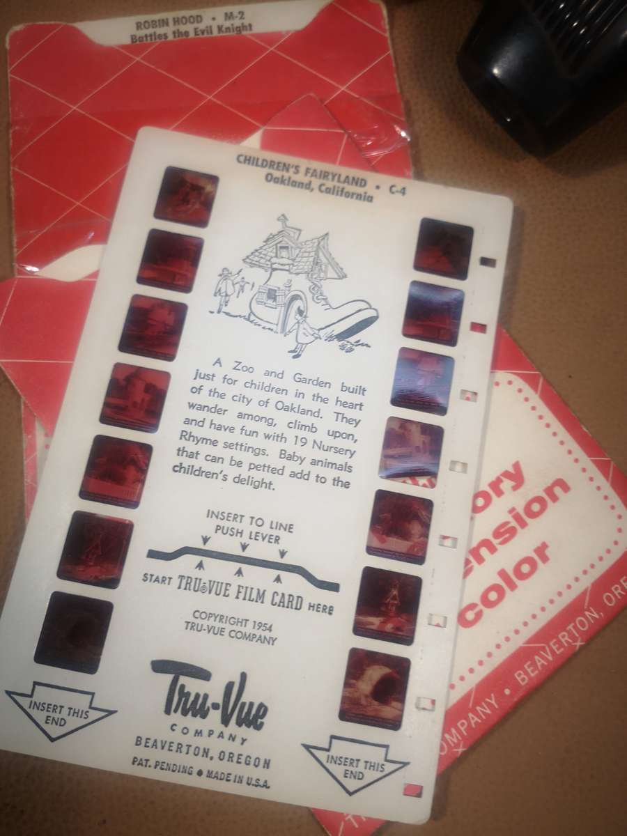 Rare 1950s TRU VUE 3 D STEREOSCOPE VIEWER and 2 CARDS Black Bakelite