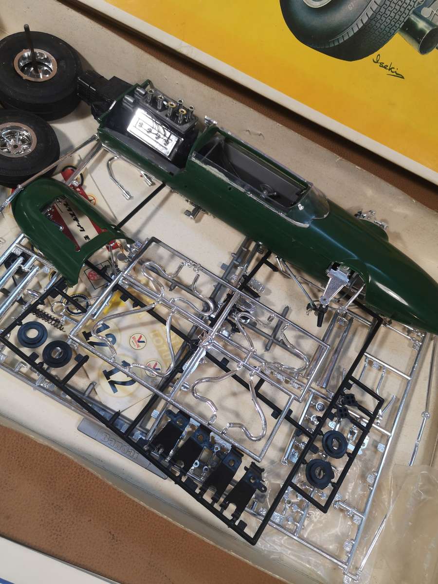 BANDAI RIKO PC3-900 'LOTUS 33 CLIMAX F1 CAR'. RARE 1:12 MODEL KIT.