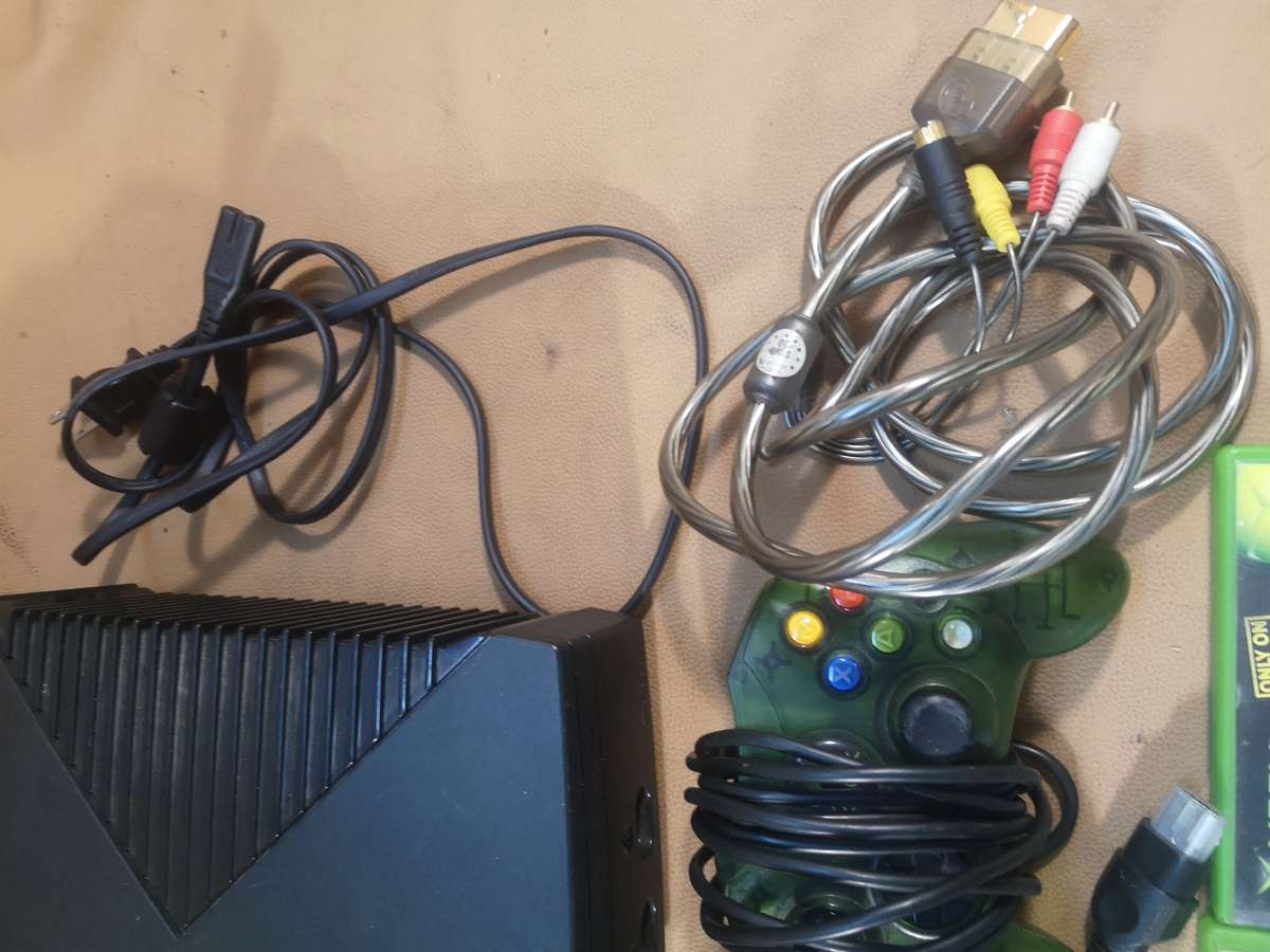 COMPLETE VINTAGE ORIGINAL XBOX BUNDLE WITH GAMES - NTSC