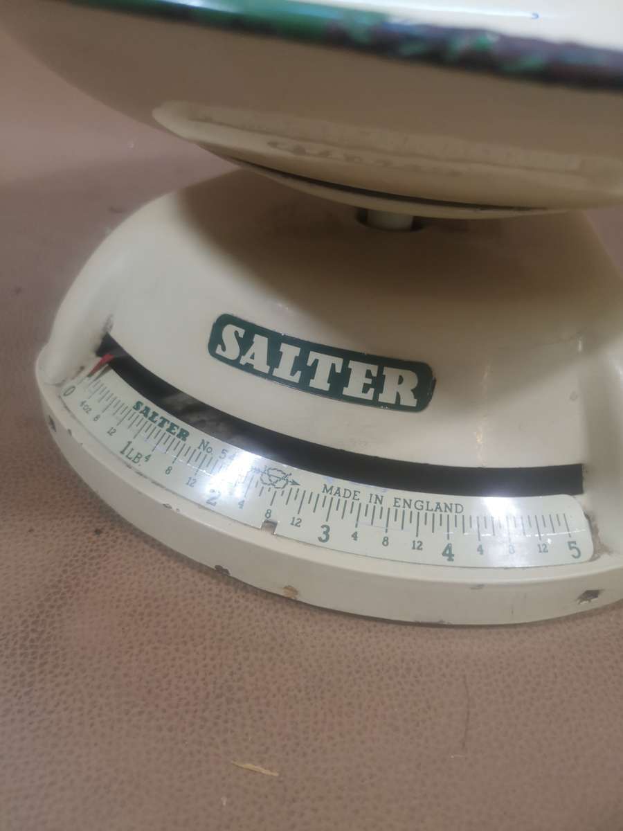 Antique Enamel Salter No.54 Kitchen Scale - Good Working Condition