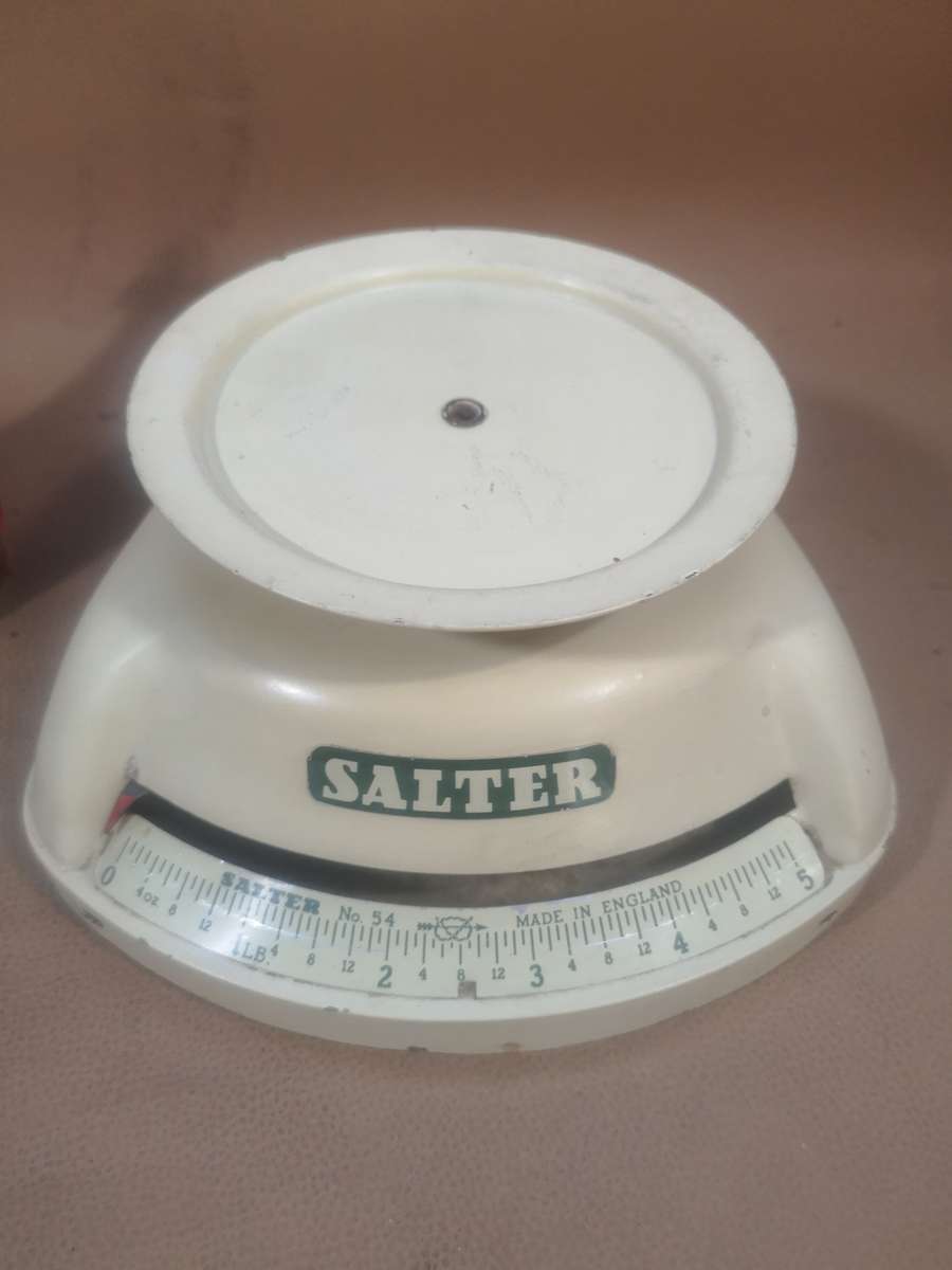 Antique Enamel Salter No.54 Kitchen Scale - Good Working Condition