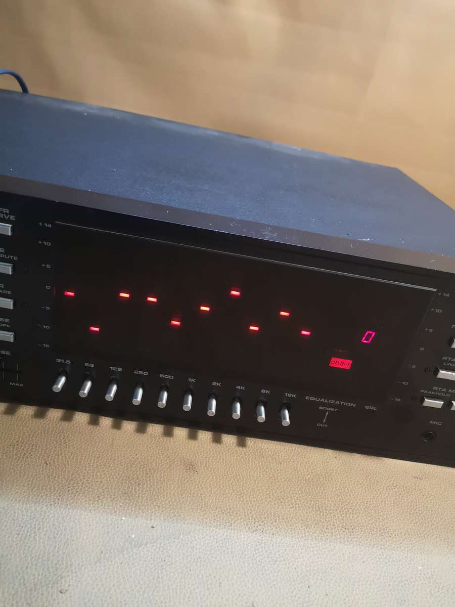 dbx 20/20 Computerized EQUALIZER ANALYZER 117V with Rack Mount Ear From Japan