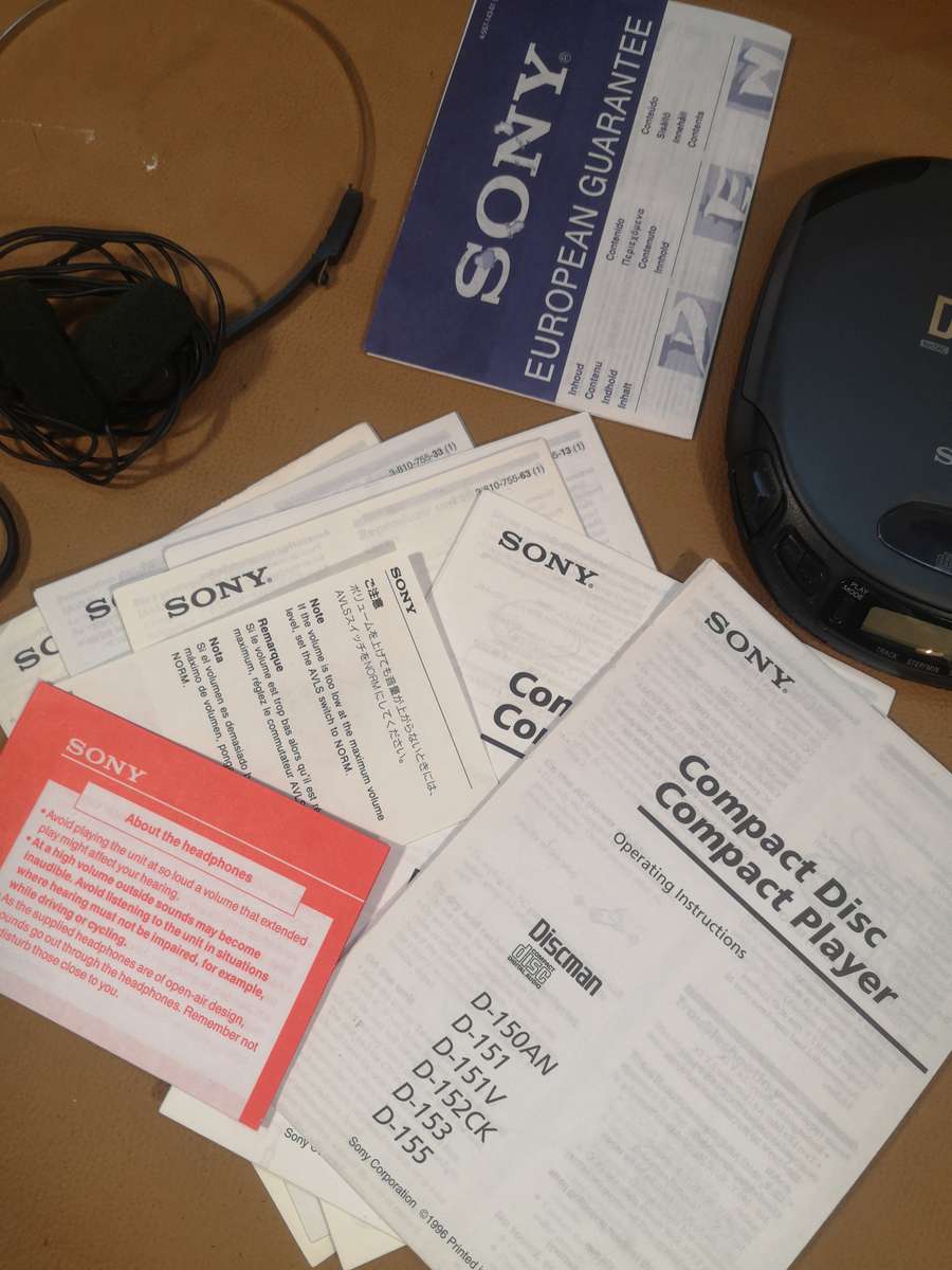 Amazing!!! SONY Discman D-153 Digital Mega Bass Portable Compact Disc CD Player COMPLETE in box