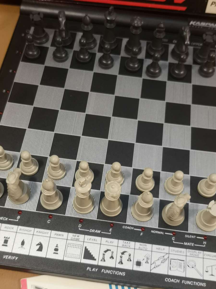 Vintage SAITEK KASPAROV MK 12 TRAINER Electronic Chess Computer Complete in Box