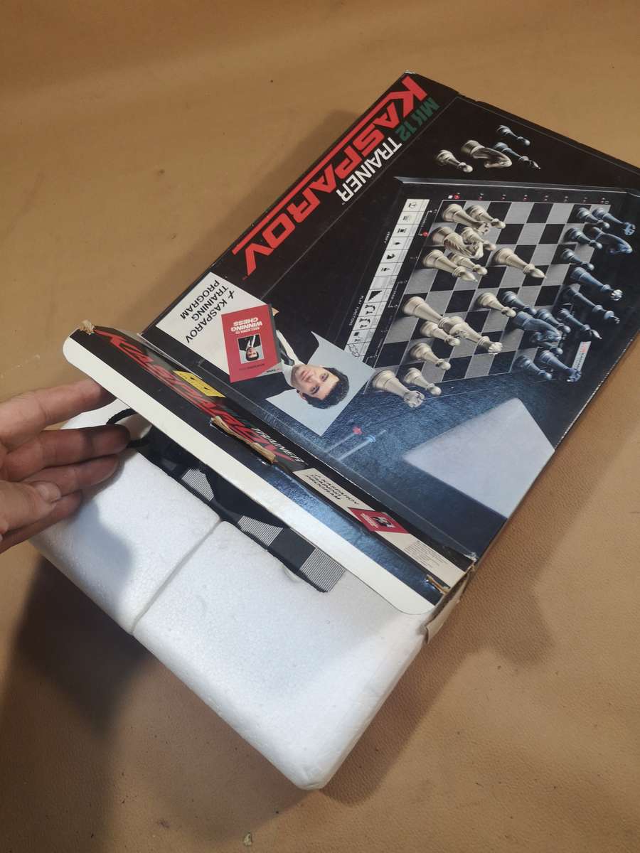 Vintage SAITEK KASPAROV MK 12 TRAINER Electronic Chess Computer Complete in Box