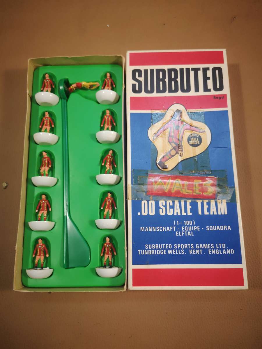 Rare Vintage Hand Painted SUBBUTEO Wales Football Team Players 00 Scale