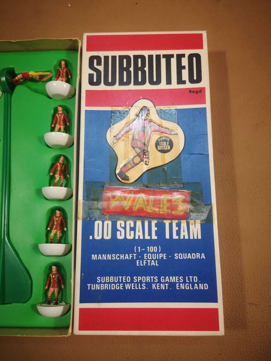 Rare Vintage Hand Painted SUBBUTEO Wales Football Team Players 00 Scale