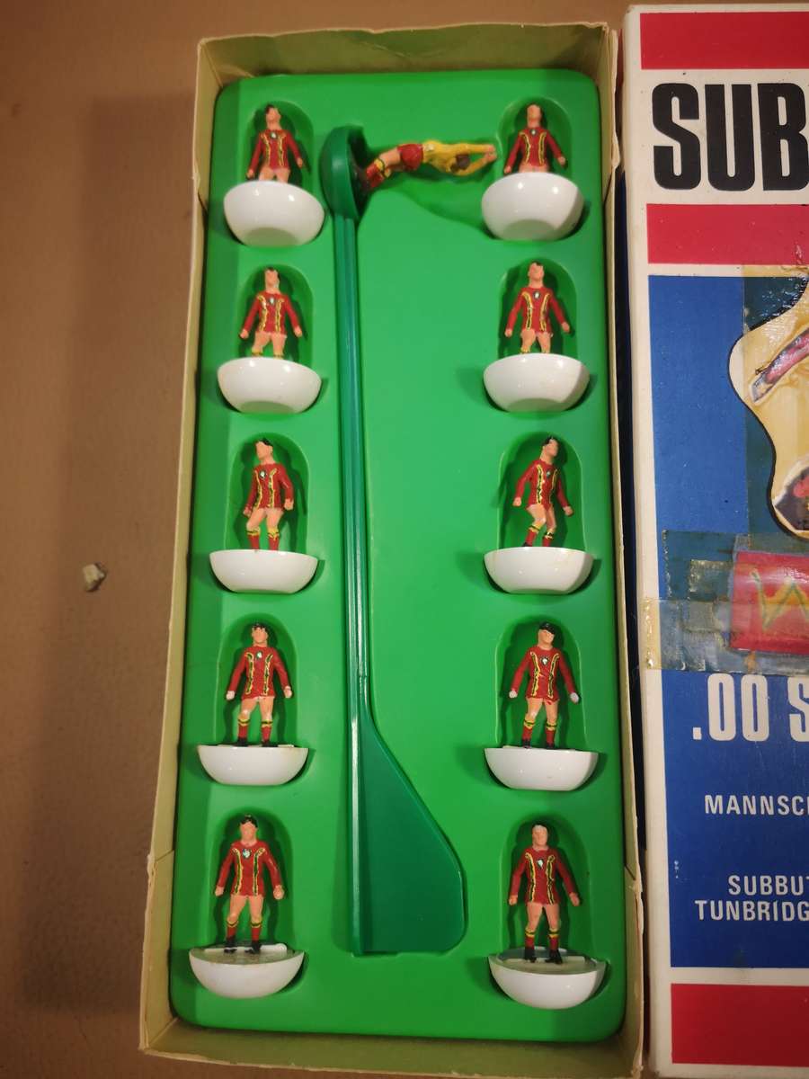 Rare Vintage Hand Painted SUBBUTEO Wales Football Team Players 00 Scale