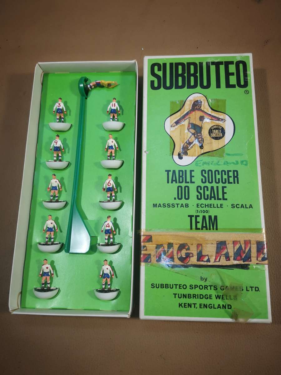 Rare Vintage Hand Painted SUBBUTEO England Football Team Players 00 Scale