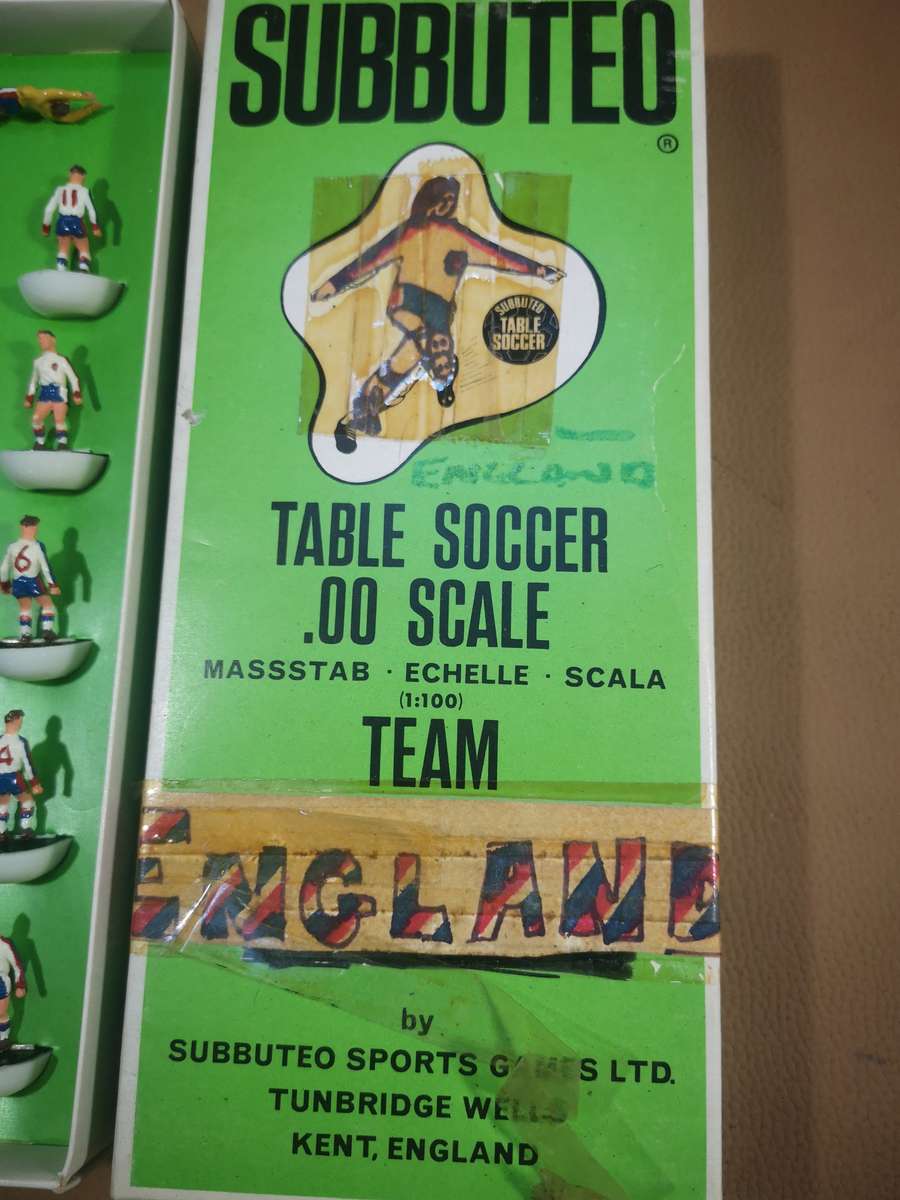 Rare Vintage Hand Painted SUBBUTEO England Football Team Players 00 Scale