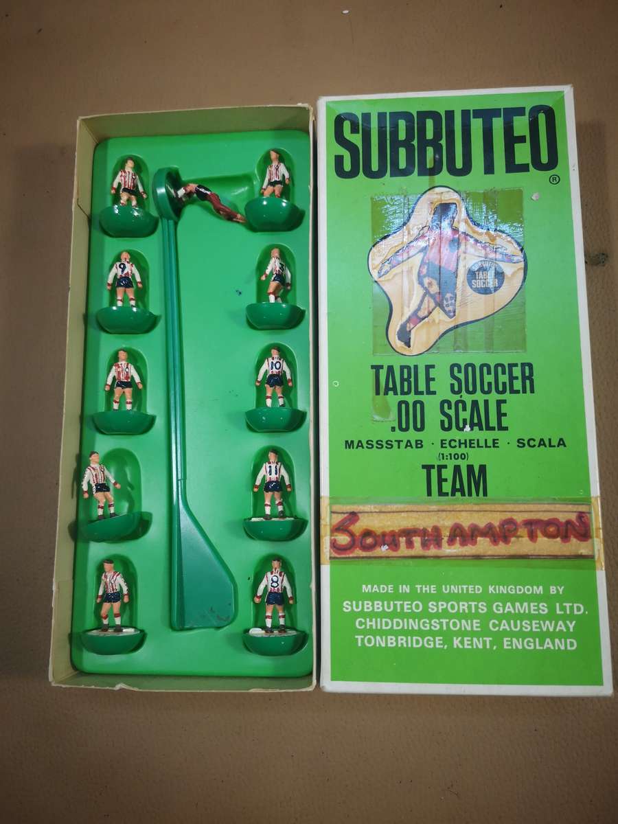 Rare Vintage Hand Painted SUBBUTEO Southampton Football Team Players 00 Scale