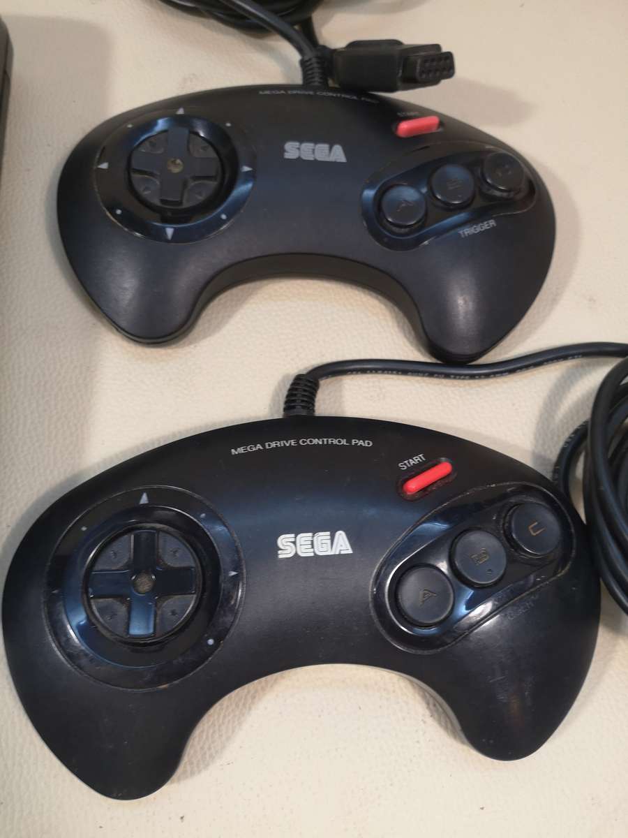 STUNNING FIND!! Vintage Original SEGA Mega Drive II 16 Bit Complete Bundle - Working Condition