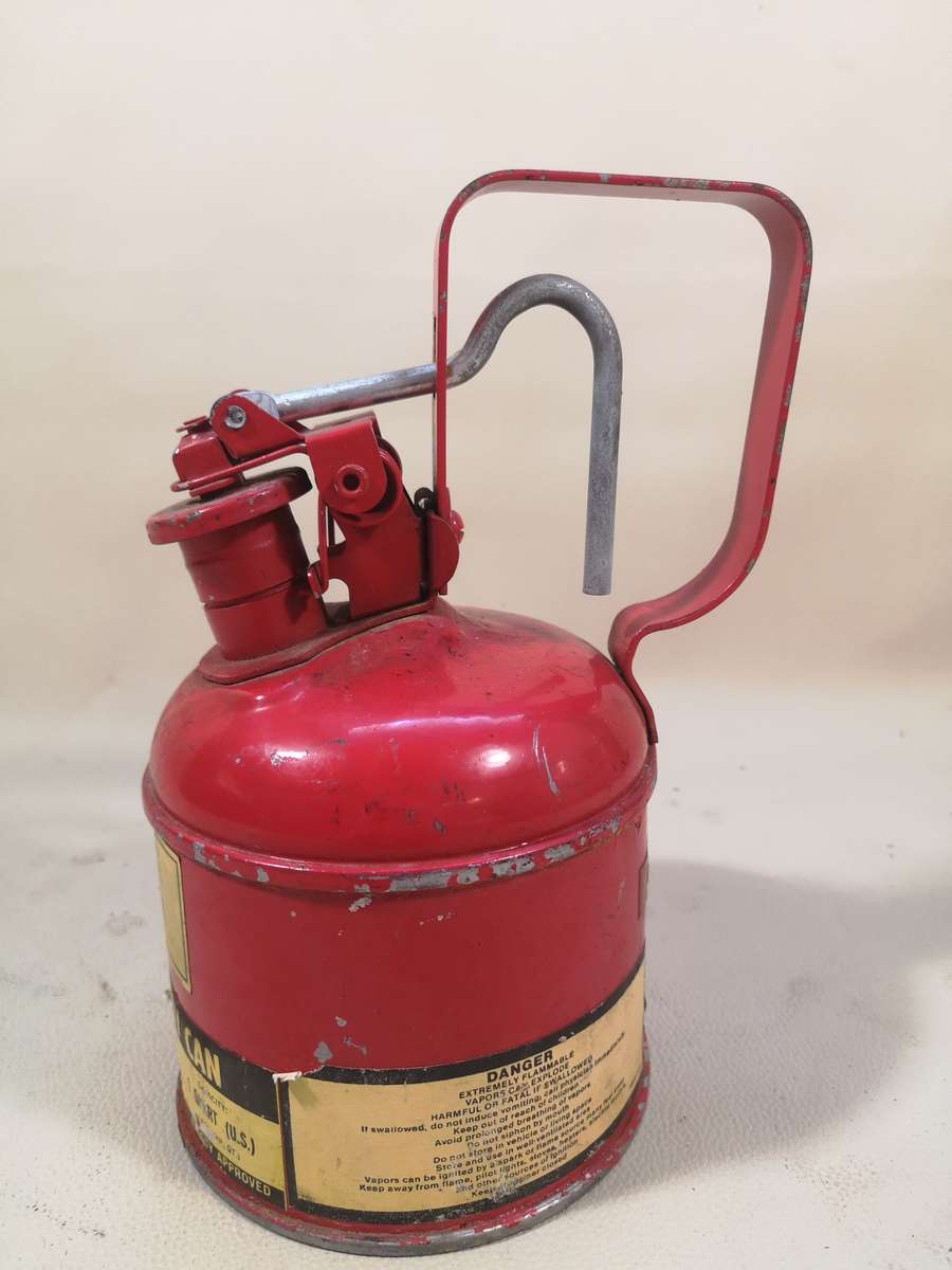 VERY RARE!! Vintage 1940's Justrite Mfg. MFG. 1-Quart Safety Gas Can