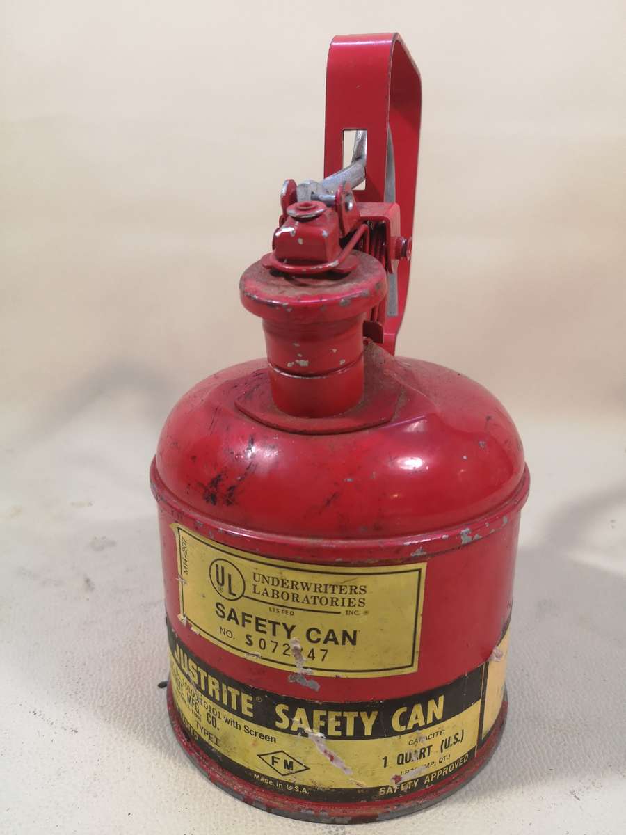 VERY RARE!! Vintage 1940's Justrite Mfg. MFG. 1-Quart Safety Gas Can