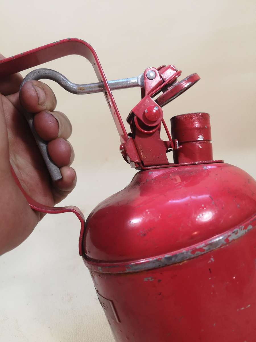 VERY RARE!! Vintage 1940's Justrite Mfg. MFG. 1-Quart Safety Gas Can