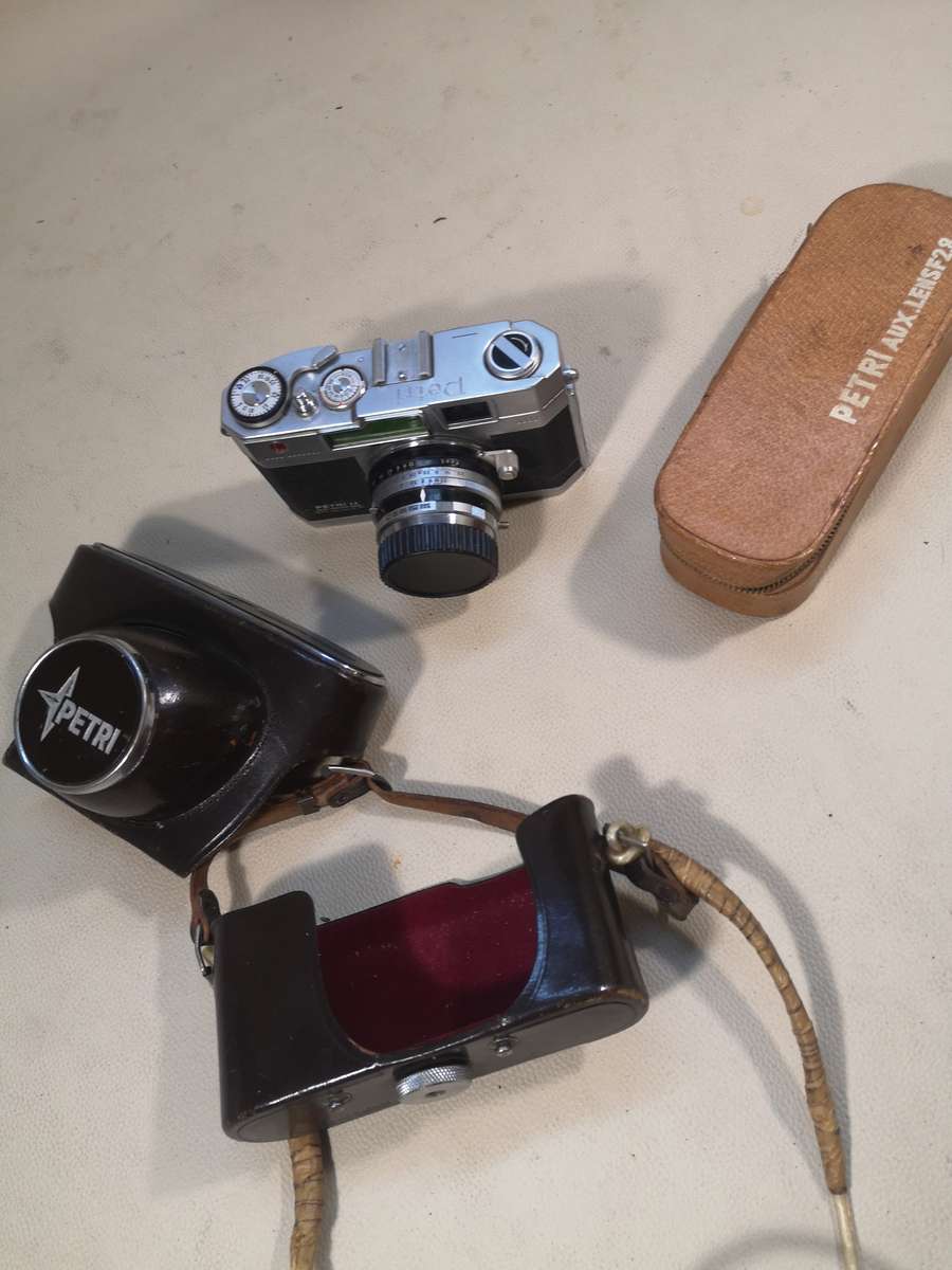 1959 Petri 2.8 Color Corrected Super "Green-O-Matic" with a Pouch Full of Petri Lenses