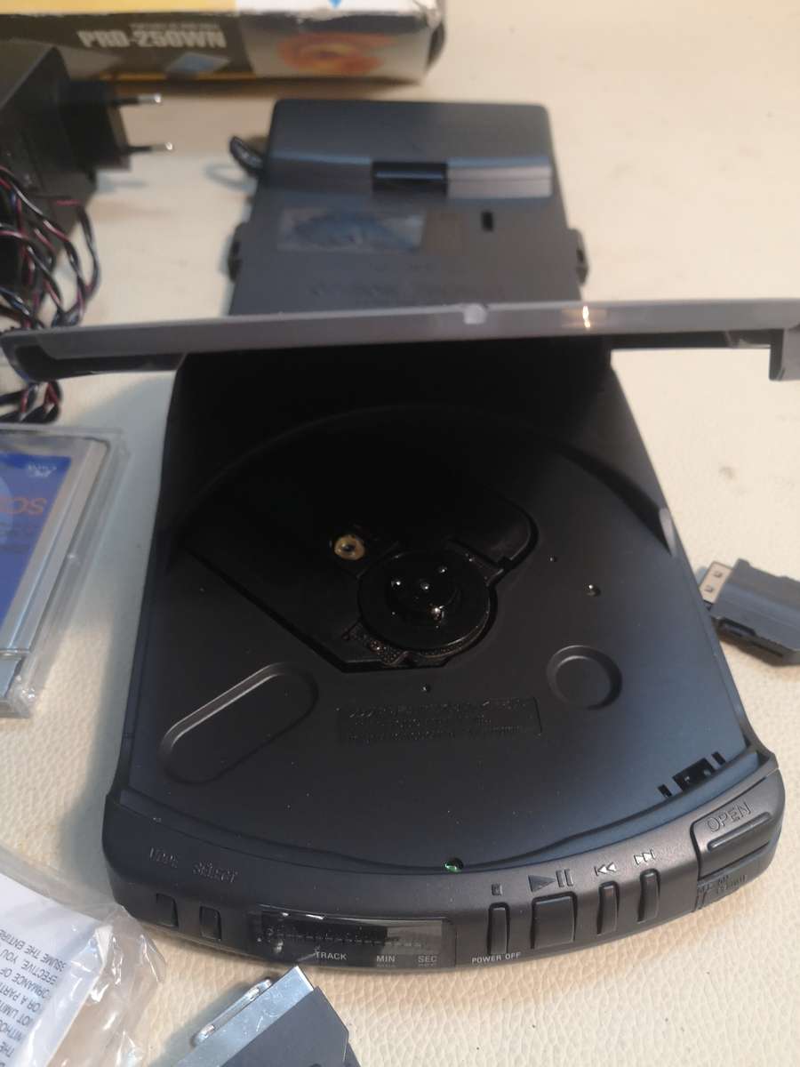 Complete Sony CD-ROM/PLAYER Discman Portable MODEL PRD-250WN Never Used Like New in  Box