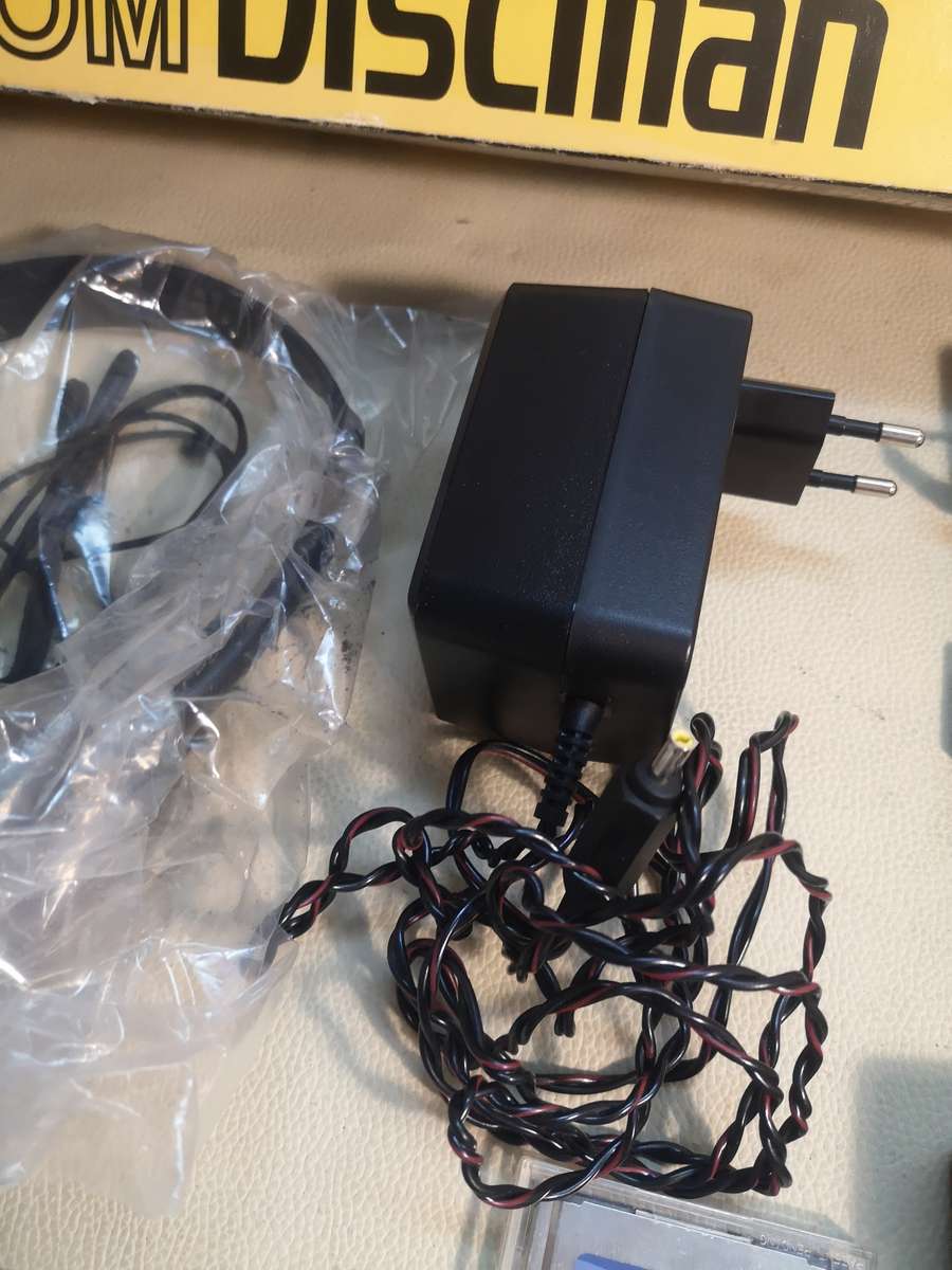 Complete Sony CD-ROM/PLAYER Discman Portable MODEL PRD-250WN Never Used Like New in  Box