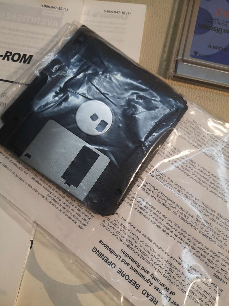 Complete Sony CD-ROM/PLAYER Discman Portable MODEL PRD-250WN Never Used Like New in  Box