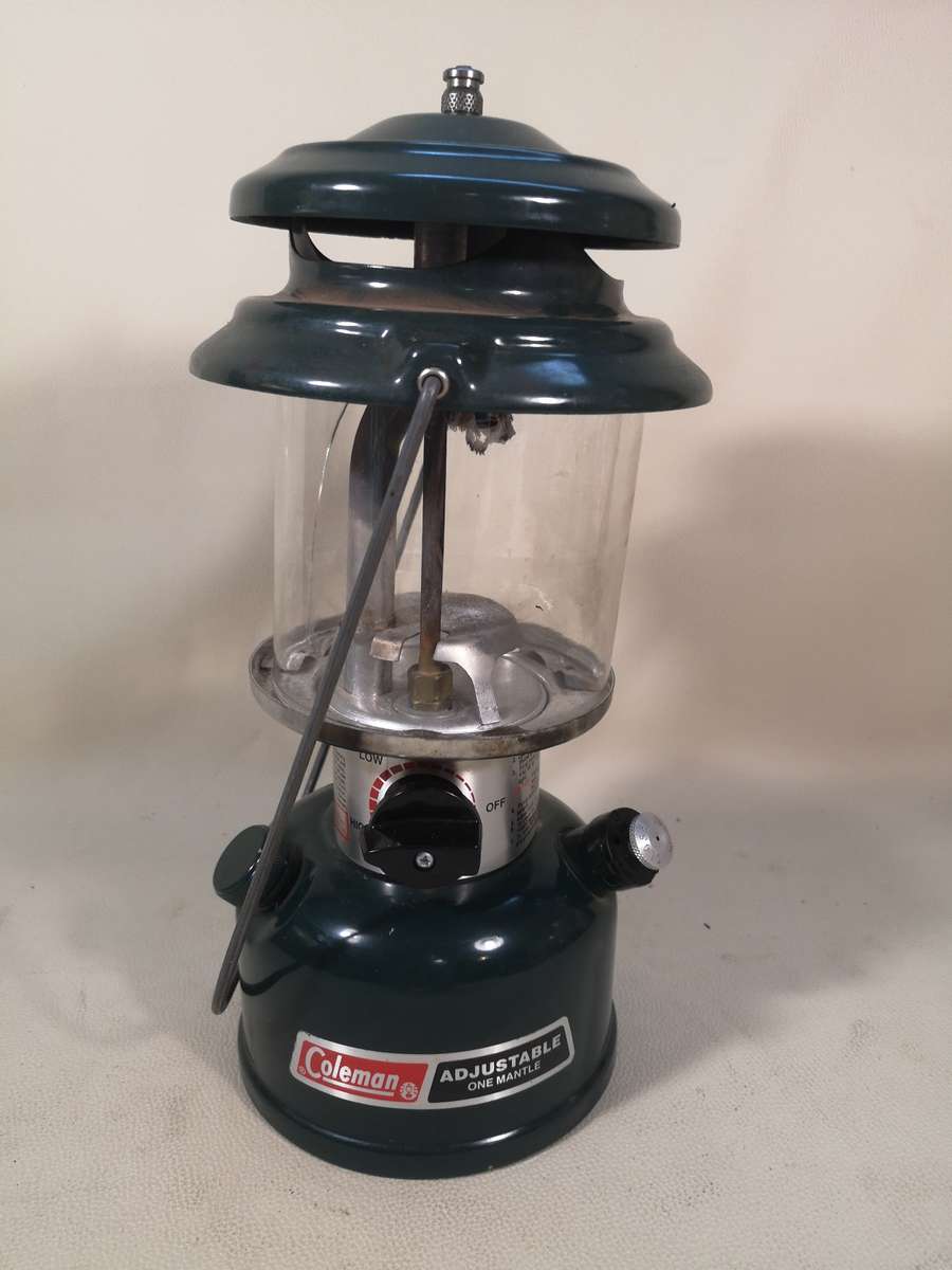 Vintage Coleman Model 286A Adjustable One Mantle Lantern Made in USA
