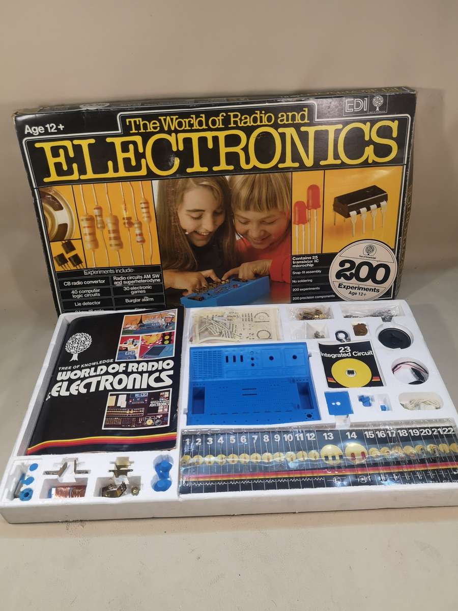 Rare Vintage 1979 World of Radio & Electronics 200 Experiments Tree of Knowledge Complete in Box