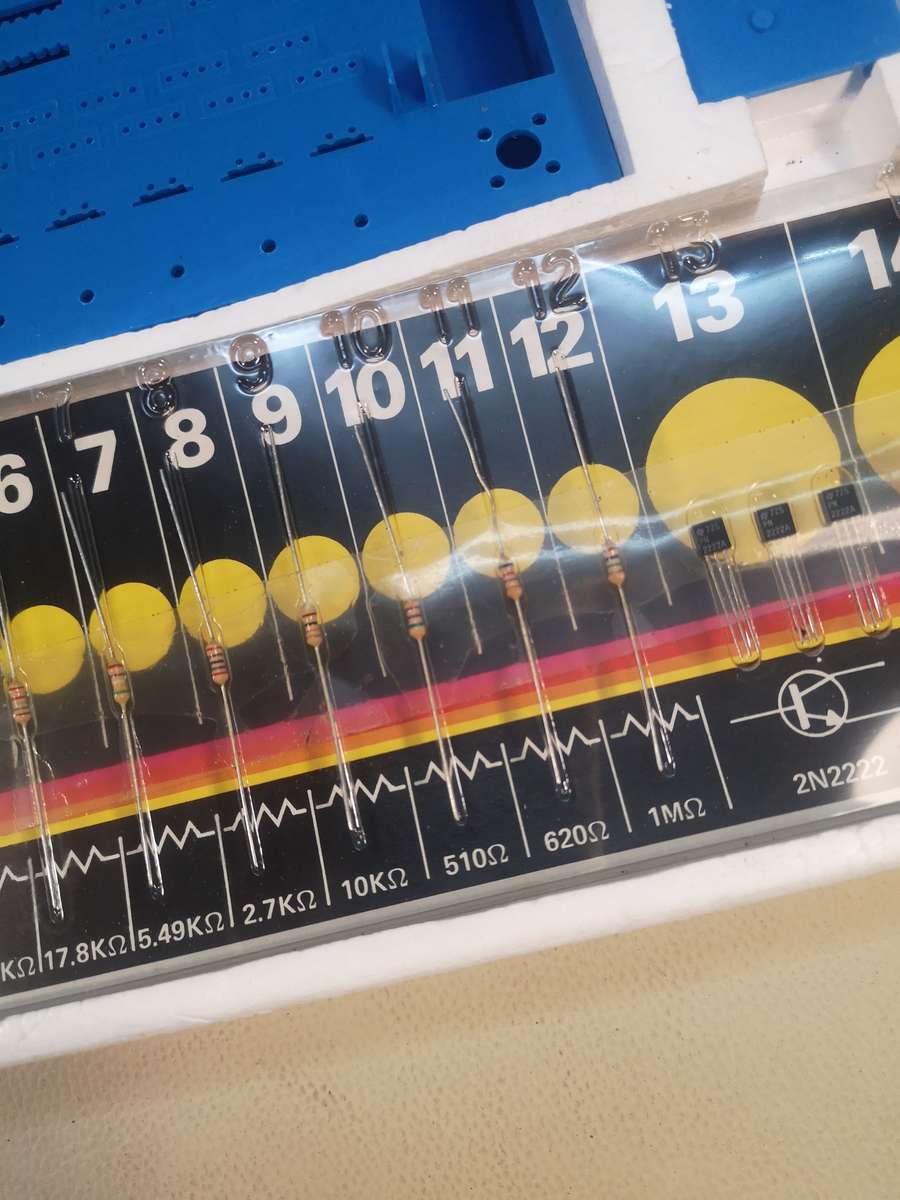 Rare Vintage 1979 World of Radio & Electronics 200 Experiments Tree of Knowledge Complete in Box