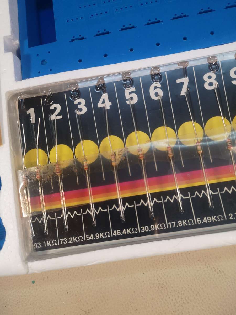 Rare Vintage 1979 World of Radio & Electronics 200 Experiments Tree of Knowledge Complete in Box