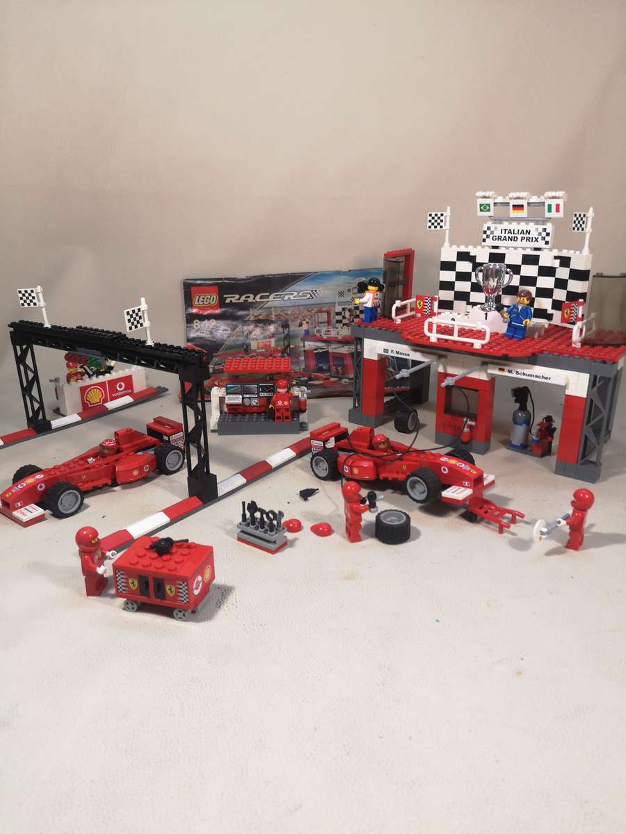 AMAZING!!!! Vintage LEGO 8672 Racers Ferrari Finish Line Italian Grand Prix Set - Complete
