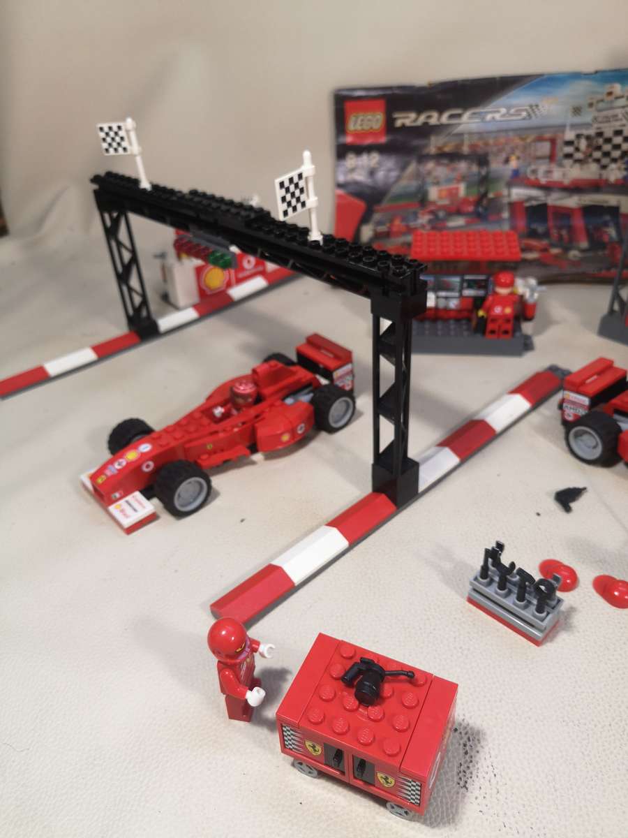 AMAZING!!!! Vintage LEGO 8672 Racers Ferrari Finish Line Italian Grand Prix Set - Complete