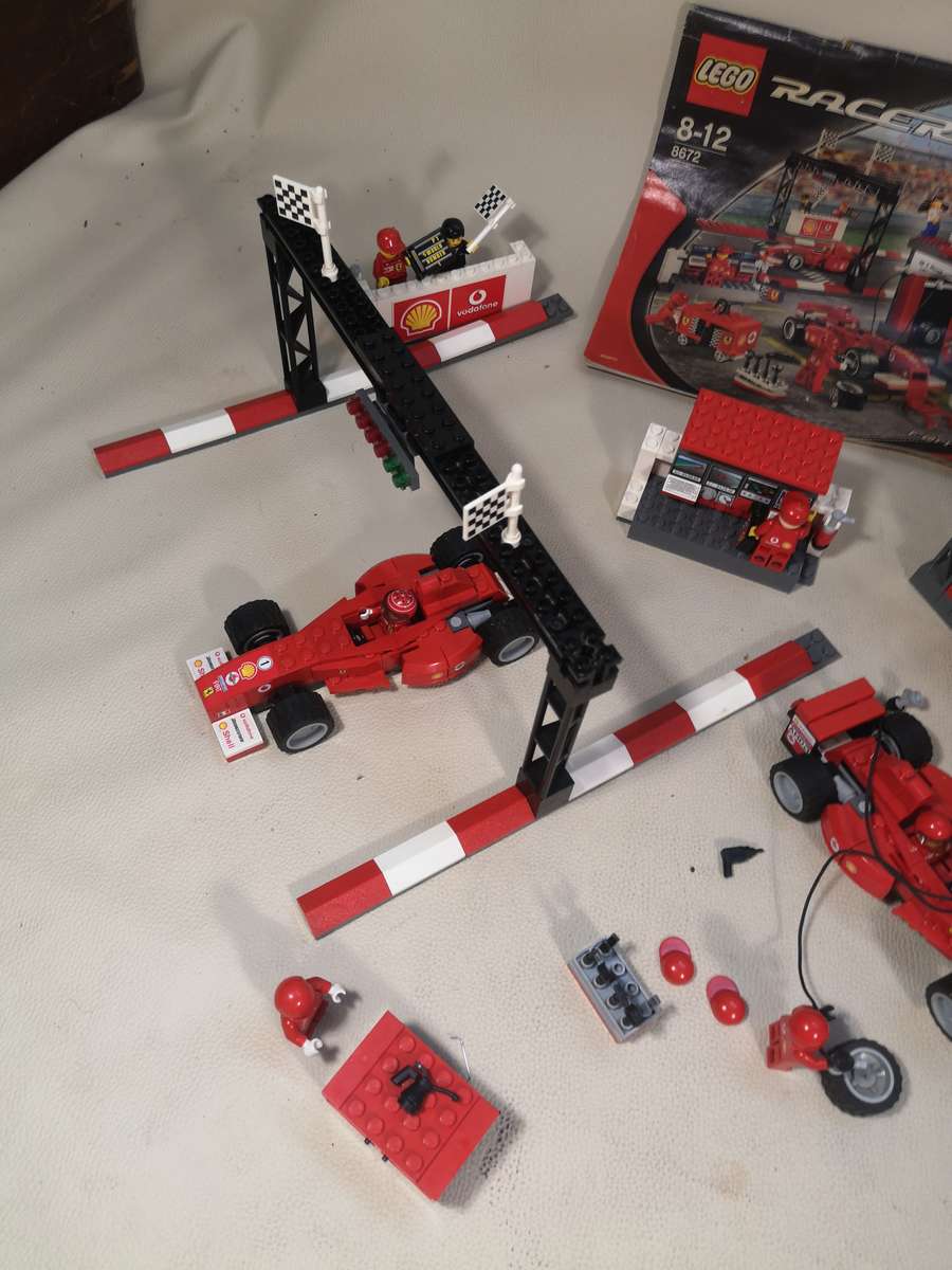 AMAZING!!!! Vintage LEGO 8672 Racers Ferrari Finish Line Italian Grand Prix Set - Complete