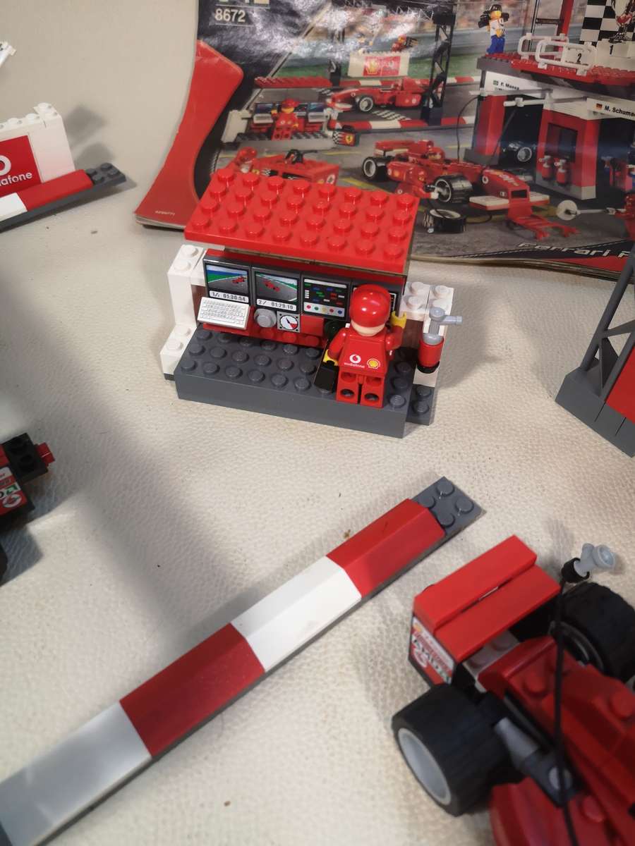 AMAZING!!!! Vintage LEGO 8672 Racers Ferrari Finish Line Italian Grand Prix Set - Complete