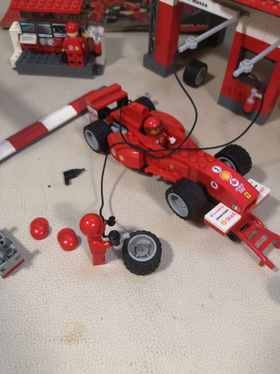 AMAZING!!!! Vintage LEGO 8672 Racers Ferrari Finish Line Italian Grand Prix Set - Complete