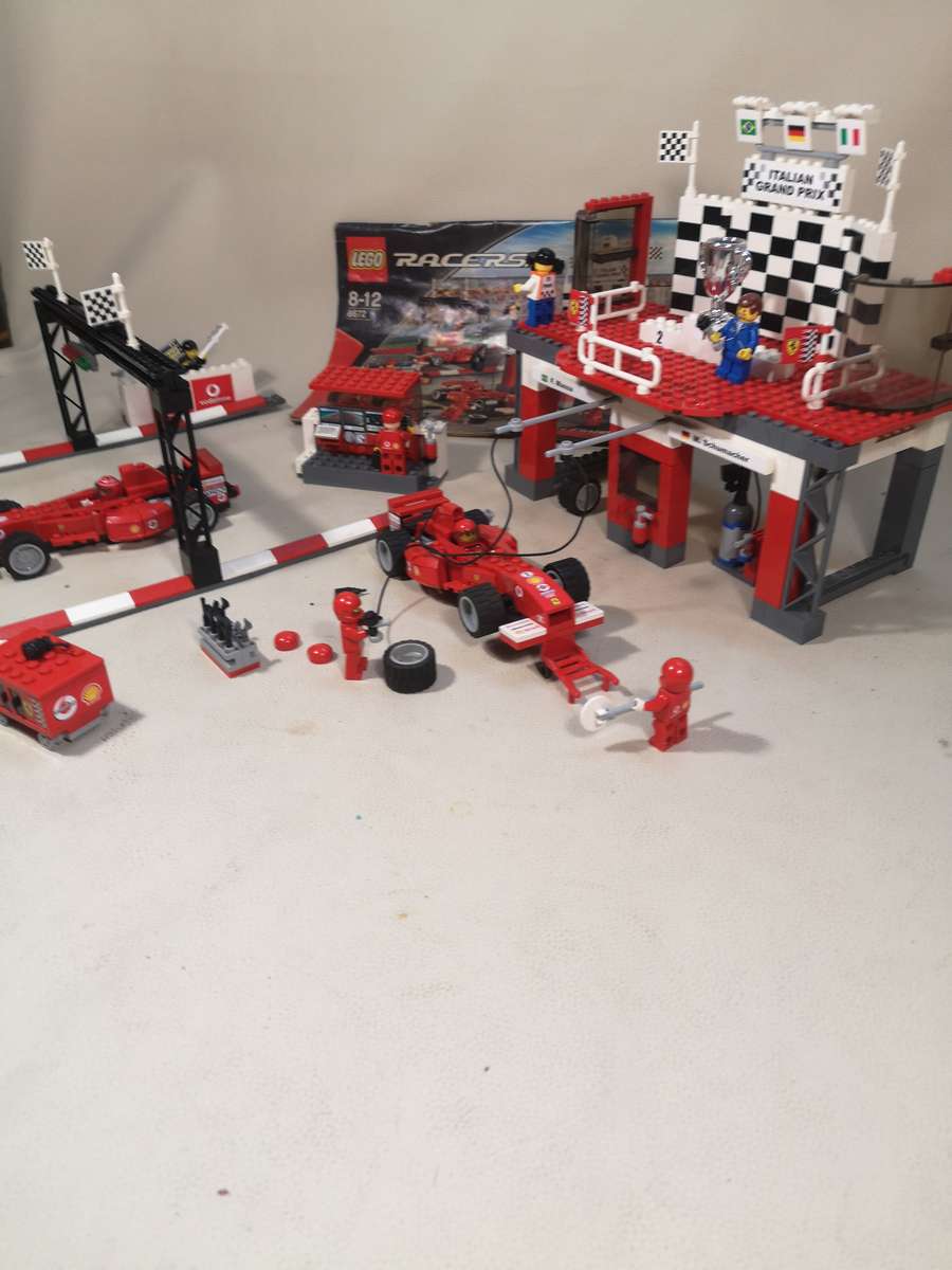 AMAZING!!!! Vintage LEGO 8672 Racers Ferrari Finish Line Italian Grand Prix Set - Complete