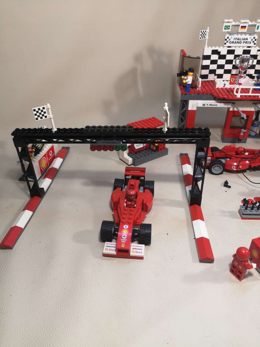 AMAZING!!!! Vintage LEGO 8672 Racers Ferrari Finish Line Italian Grand Prix Set - Complete