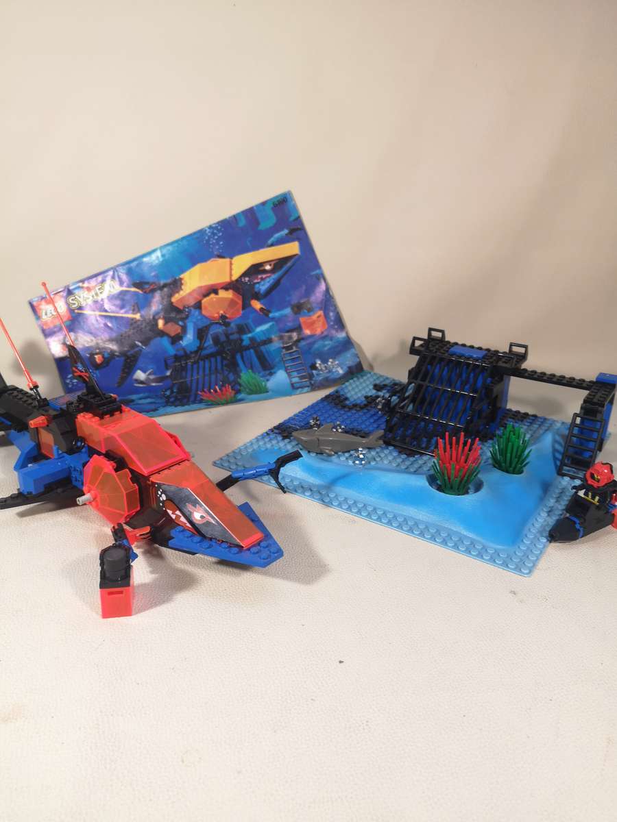 Vintage 1990's Lego 6190 Shark's Crystal Cave Aquazone Aquasharks submarine