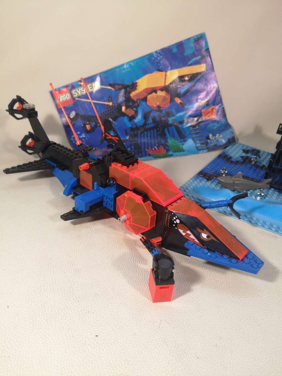 Vintage 1990's Lego 6190 Shark's Crystal Cave Aquazone Aquasharks submarine